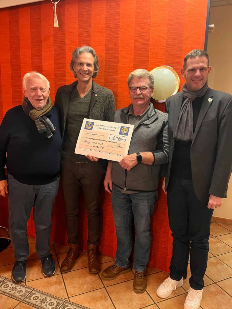 Übergabe an Hr. Disteldorf von der Seniorengenossenschaft Saarschleife e.V.